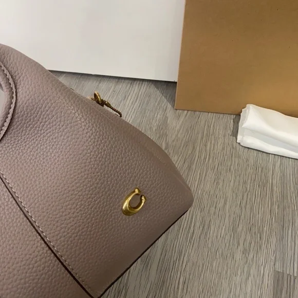 Coach Lana Bucket Bag Leather Shoulder Crossbody - Picture 4 of 9